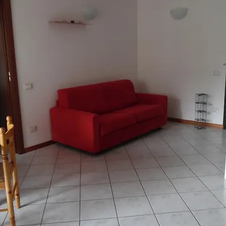 Luminoso, Tra Mare E Lago Apartment