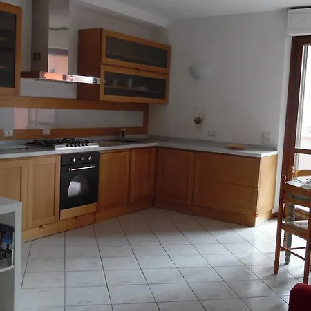 Luminoso, Tra Mare E Apartamento
